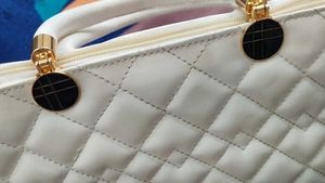 Stylish White Quilted Handbag for Sale!