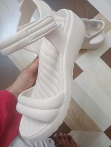 Zudio Biege Platform Sandles