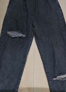 Unisex wide-leg distressed jeans.