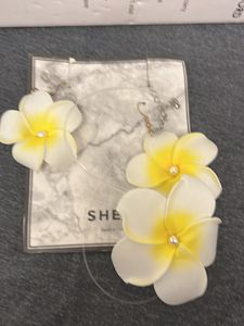Floral necklace set