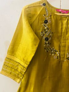 Kurti with thread embroidery