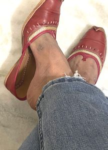Maroon Ethnic Jutti