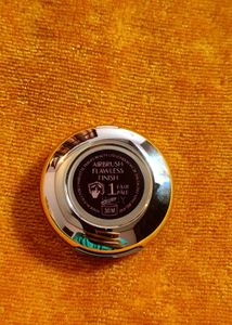 Charlotte Tilbury airbrush flawless finish powder