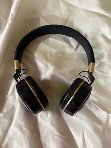 Stylish Black Headphone 🎶