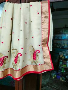 Cream Red Colour Saree With Blouse.