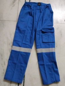 Cotton Never used cargo with multiple pockets