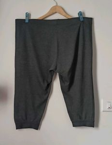 Capri Joggers with Detail