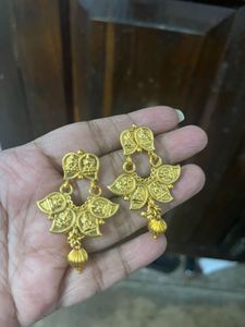 Gold-toned Godess carving Necklace