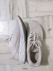 Nike Pink Sports Shoes
