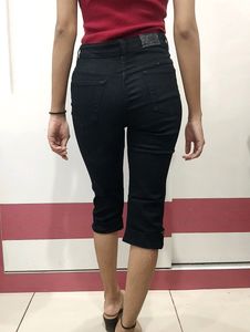 Black Capri Denim Jeans