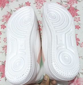 Women&#39;s White Stylish Casual Sneakers Shoes