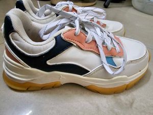Stylish Women&#39;s Sneakers
