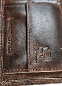 TOMMY HILFIGER METAL LOGO WALLET COFFEE CRUNCH