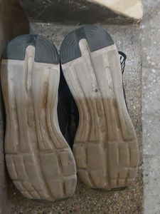 Am Selling My Black PUMA Snekars