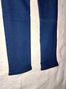 Blue Jeans with Chain Detail