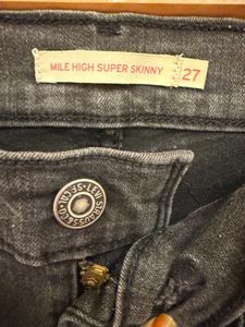 Levi&#39;s Black Skinny Jeans