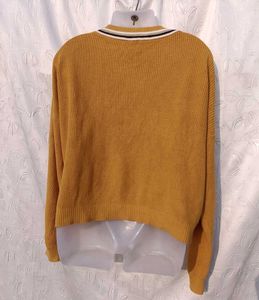 Vintage V-Neck Sweater 💛