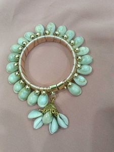 Cowrie Shell One Hand Bangle