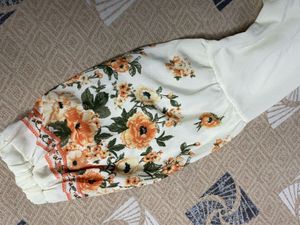 Floral Balloon Sleeve Crop Top