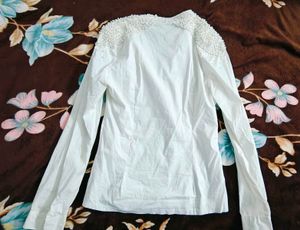 Pearl Details Stretchable Top