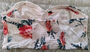 🌸American Eagle Floral Strapless Crop Top🌸