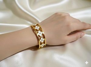 Clover Bangle Bracelet