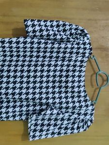 Houndstooth Puff Sleeve Top