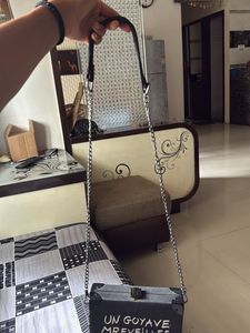 Novelty &#39;Un Goyave Mreveilles&#39; Trunk Bag
