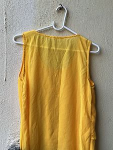 SET Of 2 brand new top 😍