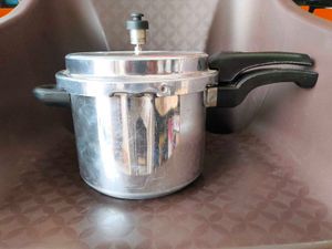 Pressure Cooker - Great Condition!