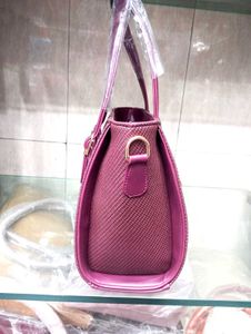 💥Stylish and Elegant Maroon Handbag 👜