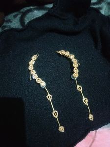 pretty golden color earrings . good looking for party wear outfits.