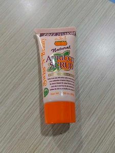 Swiss'N Beauty Apricot Scrub