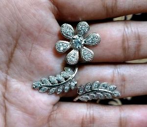 Double Finger AD Flower Leaf Ring adjustable One
