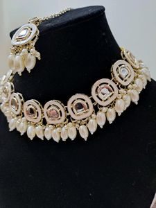 Beautiful Necklace Set With Earrings And Mang Tika