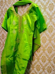 Very Attractive And Beautiful Embroidery Golden Wo