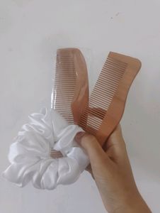 2 Wooden Comb With Scrunchie 🤍