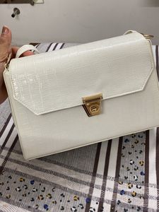 UNUSED WHITE STURDY CHIQUE BAG