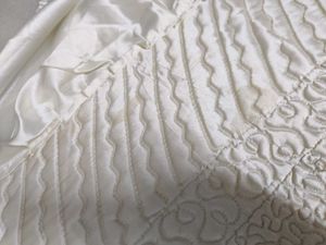 Elegant White &amp; Gold Bedding Set