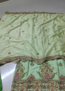 Pakisthani Embroidered Kurta Set