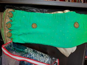 Elegant Green Dualtone Saree With Blouse