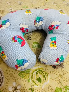 Babyhug Cotton Feeding Pillow🌸