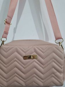 This light peach color Sling Bag 🩷