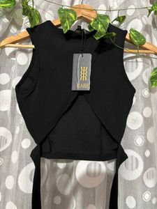 Black Backless style crop top 🌺