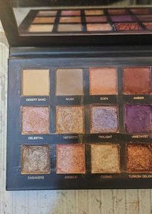 Huda Beauty Desert Dusk Palette.
