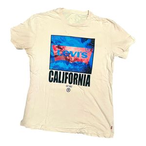 Levis* Regular Fit Tshirt *UNISEX*