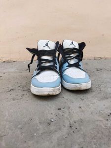 Air Jordan 1 Mid Sky Blue
