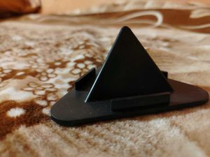 Pyramid Stand Mobile Holder Black