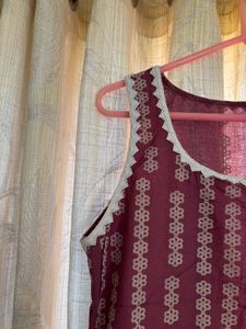 Mauve &amp; White Sleeveless Kurta