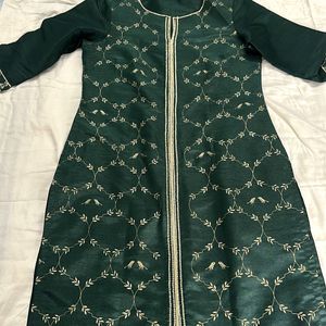 Women Green Ethnic Pure Silk Kurta